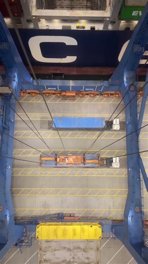 Container ship loading #bauprojekt #containership #offshore #shipping #transportation #ship #sea