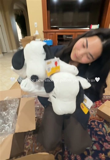 Unbox the New Snoopy Pillow Pet with Us