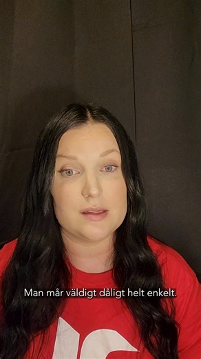 Maja jobbar på Clas Ohlsons lager i Insjön och är ordförande i fackklubben. Nu riskerar hon och hennes kollegor att förlora 5 000 kronor i månaden, när företaget vill ta bort provisionen och ersätta den med en ensidigt beslutad bonusmodell. Tillsammans med Maja och hennes kollegor står vi upp för trygga jobb och rättvisa arbetsvillkor 💪🏻❤️ | Handelsanställdas förbund