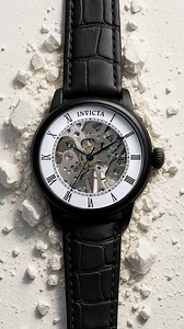 INVICTA SPECIALTY: NOIR ECHO Refined, understated, uncompromising. The Specialty 32633 is a tailored statement, sleek black tones, mechanical soul, and silent power. ⚙️ Driven by mechanical movement JSD-006SY (17 jewels) 💧 Water resistance: 30 m, built for everyday wear (not deep dives) 📏 42 mm black stainless steel case with silver bezel, balanced and bold 🎨 Black metal dial framed by clean steel accents 🔗 22 mm black leather strap (200 mm length) with buckle clasp 🔍 Protected by Flame Fus