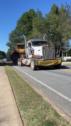 D6T moving! #dozer #caterpillar #d6t #rootrake #bigdad #heavyequipment #heavyhaul #landclearing #construction #trucking