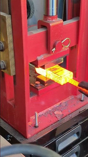 Forge Welding a Billet of 1084 and 15N20 Steel For a Chef Knife #knifemaking #bladesmith #damascus