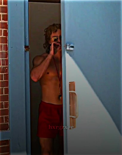 Him in swimming pool it's sooo FINEEE😩😫🛐🛐#fypシ゚viral #hxgrxve #billyhargrove #strangerthings #strangerthings3 #billyhargroveedit