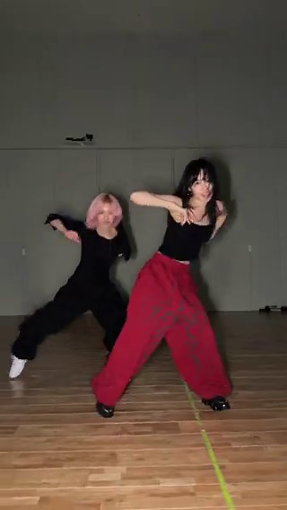 the third itzy member to go to the hype building this month and we’re yet to get a that’s a no no challenge with any of the txt members