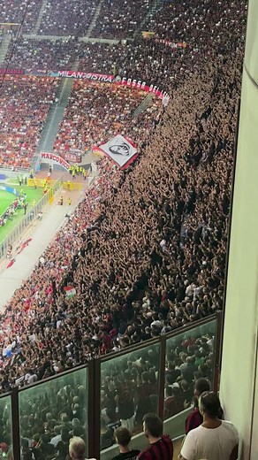 “Forza diavolo alè…” 🔴⚫️ #milan #ACMilan #milandinamozagabria #ChampionsLeague #uefachampionsleague #milano | Andrea Dei Leoni