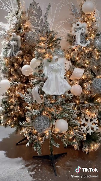 Church Christmas Tree Decorating: Heavenly Winter Wonderland Ideas