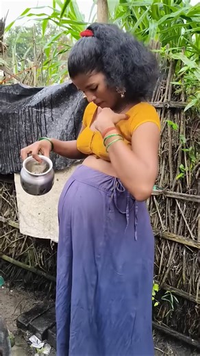 Bechari yah kya kar rahi hai