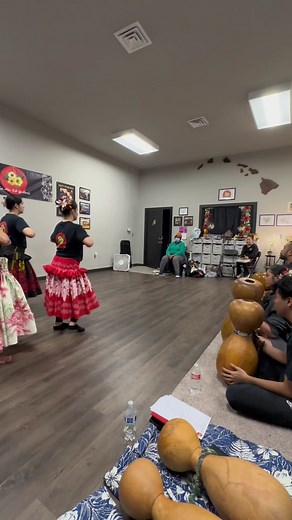 We love our drills ♥️ #hula #hulahalau #halau #hulahalauokeolahawaii #huladancer #hulaschool #hulapractice #learnhula #hulaislife #danceschool #dancers #dancepractice #culturalcenter