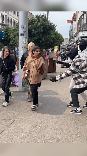 288K views · 268 reactions | Mannequins Prank #prank #camedy #prankster #videoderisa #viral #viralvideos #fyp #видеоприколы #смешныевидео #пранк #reels #reactionboi #reaction #funnyvideos #videodivertido #laughter #italia #reels #justforfun #MannequinPrank #funnyreels #humor #funnyscares | Tourmeka | Facebook