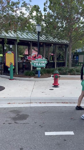 Fat Testing Elmo's Choo Choo Train in Sesame Street Place in SeaWorld Orlando #seaworld #sesamestreet #elmo #seaworldorlando #fyp #plussizetiktok