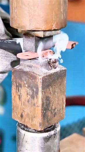 the process of connecting cables by clamping them using a machine #process #cable #clamping #machine