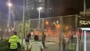 Pm jogando bomba sem dó no entorno do Maracanã. Evitem o local. | Que tiro foi esse RJ ?