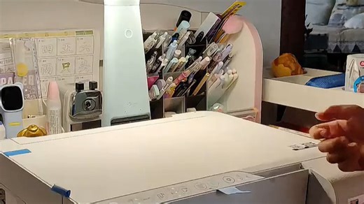 爱普生彩色打印机，打印速度快，色彩鲜明，黑白也清晰，操作简单，家用办公都方便。