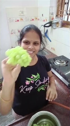 ద్రాక్షాలతో ఇలా ఎప్పుడైనా చేసారా 😅😊@sirishareddy9348 #minivlog #food #funny #telugushorts