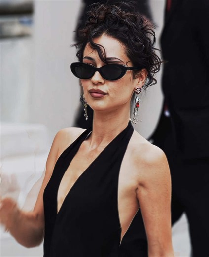 I NEED TO SEE HER MORE OFTEN…she looks STUNNING // #alexademieedit #alexademie #maddyperezedit #chanel #fashion