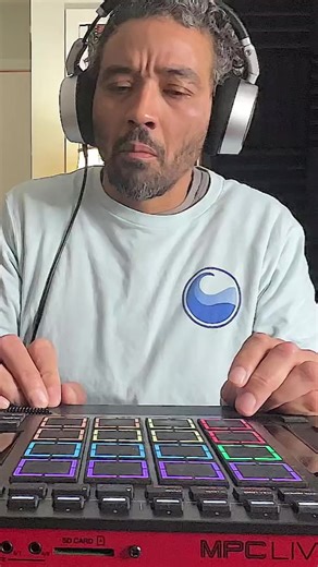 Building a Beat From Scratch on the Akai MPC Live 3 #univsolmc #songs