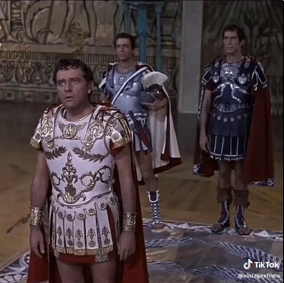 Elizabeth Tayloe giving her stellar peformance in ‘Cleopatra’ (1963) #elizabethtaylor #liztaylor #cleopatra #cleopatra1963 #1960s #oldhollywood #oldhollywoodmovies #acting #fyp #foryou