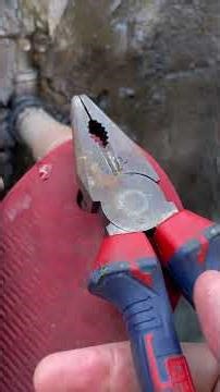 Descobri uma técnica para conserta torneira usando chinelo #encanador #diy #gambiarra #viral #dicas