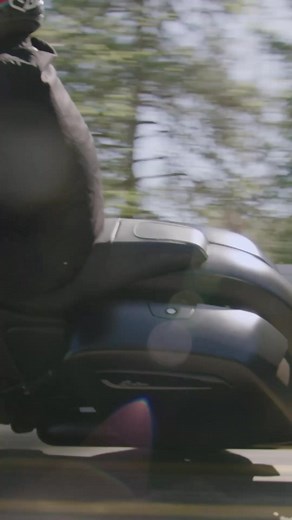 L'#IndianChallenger met tout le monde d'accord : aussi bien les motards du quoditien, en passant par les ingénieurs, ou encore les pilotes professionnels, en offrant une puissance, une maniabilité et une accessibilité qui changent la donne et qui élève le niveau des baggers américains. Regardez le dernier épisode de la série "Challenger To Champion" : https://fcld.ly/c2cep4 #indianmotorcycle | Indian Motorcycle