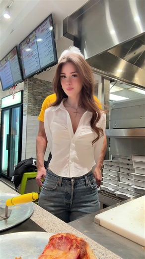 Giulia Bruno (@giuliapizza)’s videos with Big Guy - from