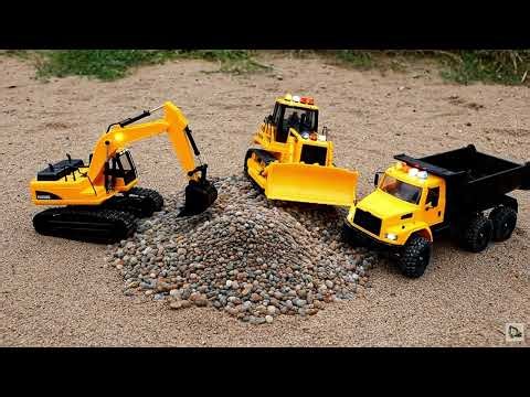 Miniature Titans: Rock Formation Rumble! 🚧🪨🏗️