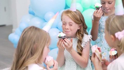 ALL-IN-1 Blue Alien Balloon Arch Kit with BONUS Palm Tree & Tropical Flowers for Cute Space Creature Theme Kids Birthday, Baby Showers & Outer Space Parties - Tropical Blue Monster Party Decorations