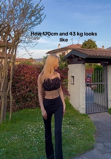Skinny Model Aesthetic: 170cm and 43kg Representation