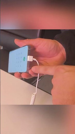 We're here with the Samsung Galaxy S25 Plus. 6.7-inch screen!