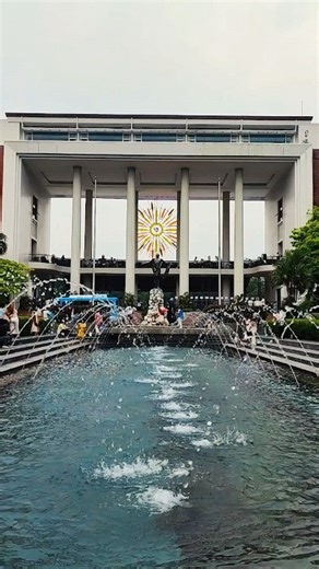 Muling tunghayan ang mga ngiti ng tagumpay at kagalakan sa Ika-113 Pangkalahatang Pagtatapos ng UP Diliman (UPD) na may temang "Simulain." Mabuhay ang 4,712 nagtapos sa kani-kanilang programa! Mabuhay ang UPD. | UP Diliman