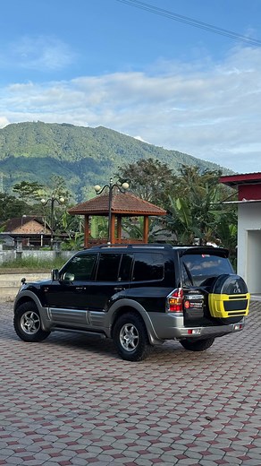 Mitsubishi Pajero asli tanpa embel2 Sport🇯🇵 Kental sekali dgn aura JDM nya❤️🇯🇵🇯🇵🇯🇵 “ Pajero Gen 3 2001 Diesel turbo Matic 4WD “ #pajero #pajerocbu #pajerobuild #pajeroshogun #pajeromontero #pajerojapan #japandomesticmarket | Mario Boy Kusuma