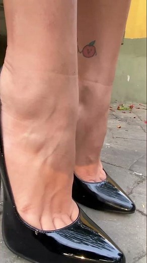 classy girl street walk in metal stiletto high heels pumps #prettygirl #fashion #walking