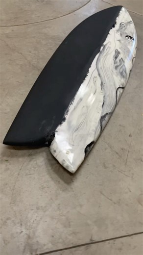 Twin Fin Fish Carbon