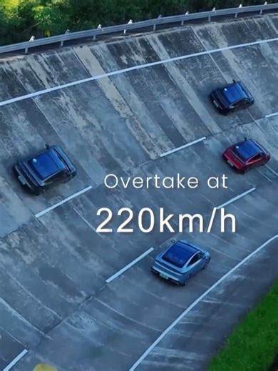 51° inclines. Blazing acceleration. Precision handling. Control without compromise—this is what EXLANTIX ES stands for. #EXEED #EXLANTIX #EXLANTIXES #Innovation #Race #Speed #Tech #Stable #Sustainability #BornForMore #ExploreEXEED ES BEV: SOC 0-100 kph acceleration time 3.7s | ultra low wind resistance 0.205Cd | 77kwh Battery SOC 30%-80% 9min