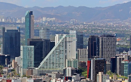 拉美三大超级都市之一、墨西哥合众国首都——墨西哥城（Ciudad de México），以2200万人口位列北美洲第一大都会区