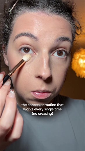 FULL DETAILS BELOW 👇🏼 if you prefer a step by step read instructions 💓🫶🏼 - When it comes to applying concealer in your makeup routine, applying it how you normally would and blend it out like normal with a sponge or brush. - Then you let it sit for around 30 seconds whilst wet and wait for any product do settle into any lines/creases. - Once this has happened you’re gonna take a small flat brush, I use a small flat angled eyeliner brush or either a small flat fluffy brush that you use for e