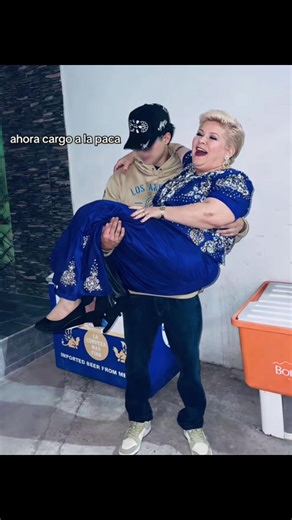 Cómo hacer un tutorial de efecto de pintura AI de llevar a una abuela adinerada en brazos estilo princesa Cómo configurar palabras clave para dibujo AI de llevar a una abuela adinerada en brazos estilo princesa Guía paso a paso para generación AI de llevar a una abuela adinerada en brazos estilo princesa Tutorial de creación AI de estilo realista de llevar a una abuela adinerada en brazos estilo princesa Técnicas de pintura AI de llevar a una abuela adinerada en brazos estilo princesa con escena