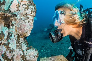 Can You Talk While Scuba Diving? ( 7 Practical Communication Tips)