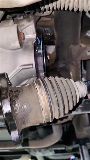 291K views · 2.1K reactions | GMC TAHOE Front Wheel differential oil seal leakage #dly #mechanic | How To Repair | Facebook