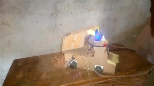 This Student’s Invention Will Blow Your Mind! 🤯 Look at this! A creative student has designed a working mini construction vehicle that loads sand and moves on command, self-built, self-wired, and 100% brilliant! 🚗⚙️ Talent like this must not be hidden. It deserves a spotlight and that is one of the reasons Smart Teachers Avenue is here to showcase the outstanding works on students and teachers. 👉🏾 If you know any student doing something amazing, DM their video or picture via Facebook or our 