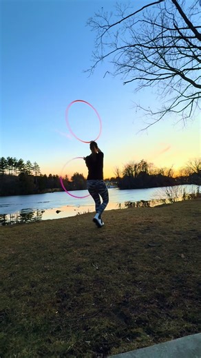 Slowing it down a bit with these 35” UV polypros ✨ Had to enjoy the warmer weather before it snows again tomorrow. Perfect time to grab bare hoops from Utopia Artistry’s current sale. Use my code TRISHOURS for extra savings. #flowarts #hulahoop #utopiaartistryhoops #sunset #doubles
