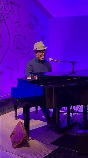 Joe Gardner Plays Charlie Brown Music at Disneyland! 🎹🎶 #disneyland #soul #disneyshorts