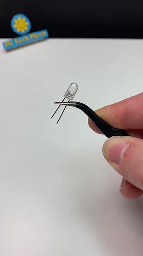 How to make a Mini Flashlight! Send this to your friends!#flashlight #mini #easydiy #invention