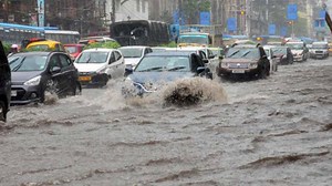 Heavy rains and water logging bring Kolkata to halt | The Times of India
