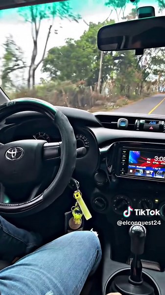 Toyota Hilux 4x4 Performance and Features Overview