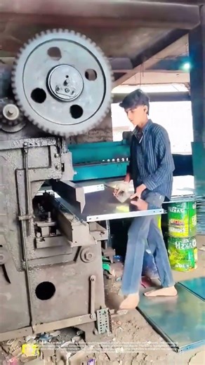 Forging Form- How Metal Meets Machine in Small-Scale Manufacturing #shorts