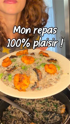 🌿 Risotto crevettes, poireaux & champignons Crémeux, citronné, simple… un vrai plat comfort food sans prise de tête. 🍽️ Pour 4 personnes 💰 Coût estimatif : ~9,50 € le plat (~2,40€/portion) 📌 Valeurs nutritionnelles & astuces sur mon site (lien en bio) — ### ✅ Ingrédients - 1 verre de riz à risotto (Arborio ou Carnaroli) - 1 oignon - 3 gousses d’ail - 2 blancs de poireau (émincés) - 500 g de champignons de Paris (une partie en petits dés, quelques lamelles pour snacker) - 500 g de crevettes d