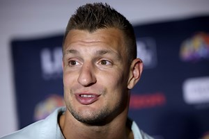 Rob Gronkowski shares major Patriots news before Bucs game