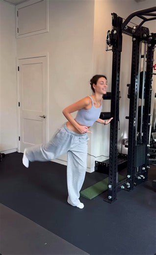 Vittoria Ceretti's Cool and Easy Workout