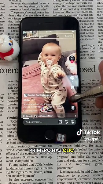 Cómo crear este video de baile IA tan viral? En realidad, es súper sencillo. Solo necesitas una foto y es completamente gratuito. Hoy te lo enseñaré paso a paso, de la mano. How to create this trending AI dance video? It's actually super easy. All you need is one photo, and it's completely free. Today, I'll teach you step by step. AI dance video AI dance effect AI photo filter How to make AI dance video AI dance tutorial for beginners AI dance software free AI dance generation prompt AI dance fr