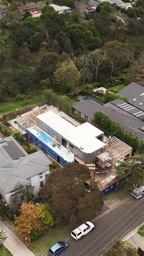 PROLINE CONSTRUCTION GROUP on Instagram: "Site update from Mt Eliza 🛠️ Join our site manager Beau at our Wimborne Avenue project - a 70-square, three-level home designed by DMA Studio. ✔️ Timber framing complete ✔️ Three types of external cladding underway - including Knotwood, Hebel and Krause bricks ✔️ Curve features throughout, from plaster to brickwork ✔️ Designed to meet a 7-star energy rating Stay tuned for more updates in the new year as we bring this bold design to life. Original